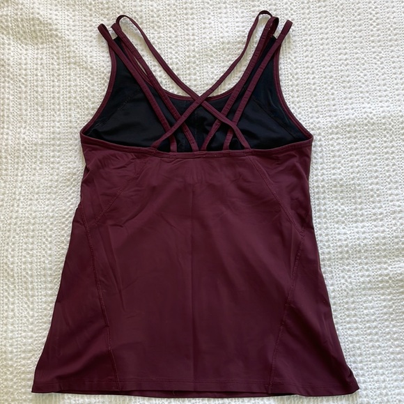 GapFit Cross-back Tank Top - Picture 5 of 8